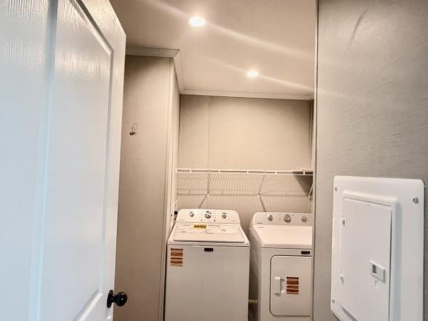 2024 Champion DAPB2852H32034 Mobile Home
