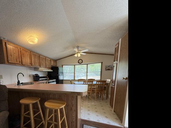 1990 Commodore NP31105 Mobile Home