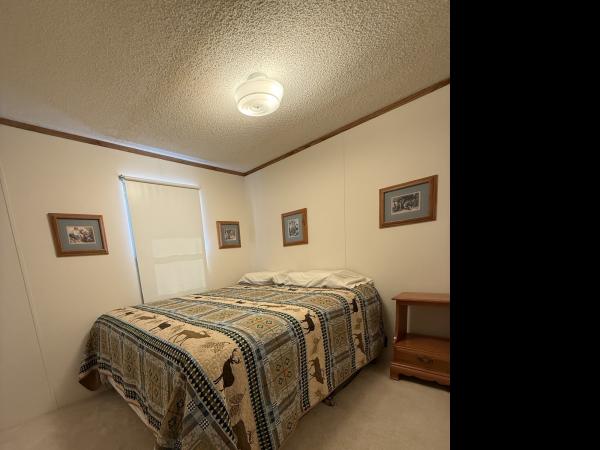 1990 Commodore NP31105 Mobile Home
