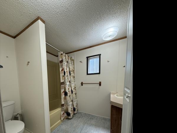 1990 Commodore NP31105 Mobile Home