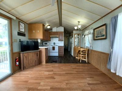 Photo 5 of 14 of home located at 37811 Chancey Rd., Site 195 #195 Zephyrhills, FL 33541