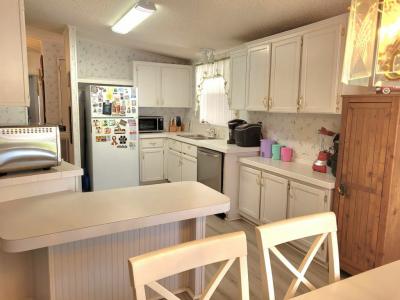 Photo 4 of 20 of home located at 5827 Naples Dr Zephyrhills, FL 33540