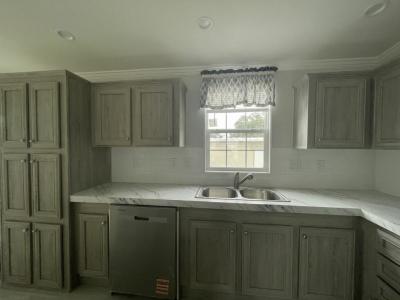 Photo 5 of 20 of home located at 13204 Grape Avenue Grand Island, FL 32735
