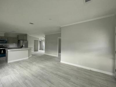 Photo 4 of 20 of home located at 13204 Grape Avenue Grand Island, FL 32735