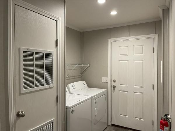 2021 Champion RA1660206 Mobile Home