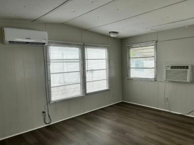 Photo 3 of 7 of home located at 10720 54th Avenue N, Lot 17 Saint Petersburg, FL 33708