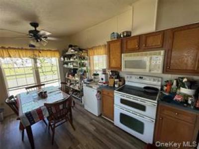 Photo 4 of 17 of home located at 18 Square Hill Road #48 New Windsor, NY 12553