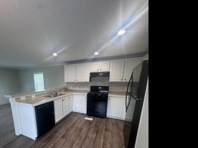 Photo 4 of 10 of home located at 17131 Langton Macomb, MI 48044