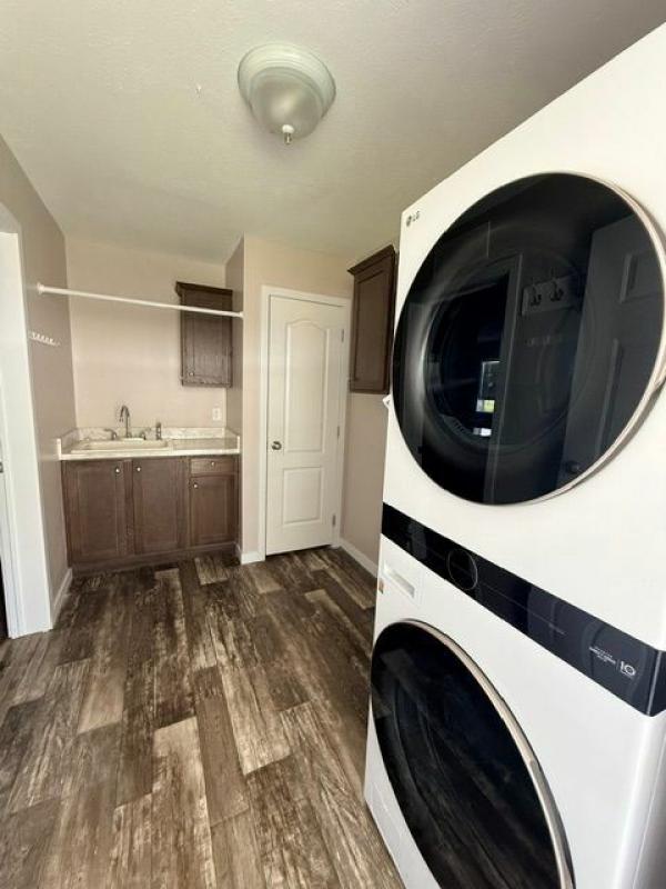 2022 CMH Manufacturing 81RDH28563DH21 Mobile Home