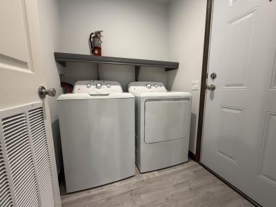 Photo 5 of 7 of home located at 25314 Oxford Woodhaven, MI 48183