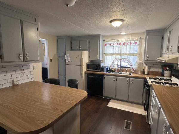 1983  Mobile Home For Sale