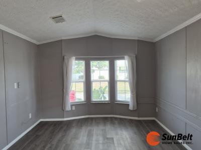 Photo 4 of 27 of home located at 200 Devault Street Lot 68 Umatilla, FL 32784