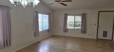 Photo 4 of 16 of home located at 501 44th Street Bakersfield, CA 93301