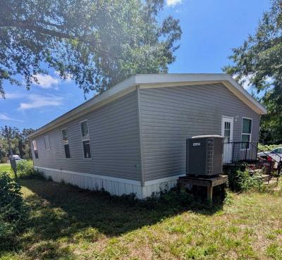 Photo 4 of 15 of home located at 424 Waterview Ave Wiwahitchka, FL 32465