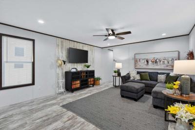 Photo 2 of 13 of home located at 300 Glenwood Rd New Castle, IN 47362