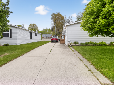 Photo 3 of 21 of home located at 23344 Arlington Dr Macomb, MI 48046