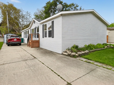 Photo 2 of 21 of home located at 23344 Arlington Dr Macomb, MI 48046