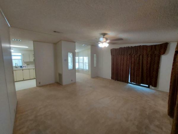 1989 Homes of Merit LW240 Manufactured Home