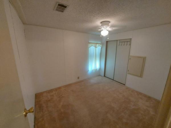 1989 Homes of Merit LW240 Manufactured Home