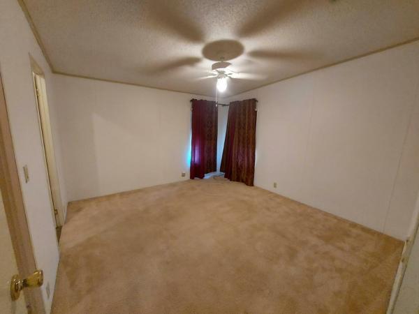 1989 Homes of Merit LW240 Manufactured Home