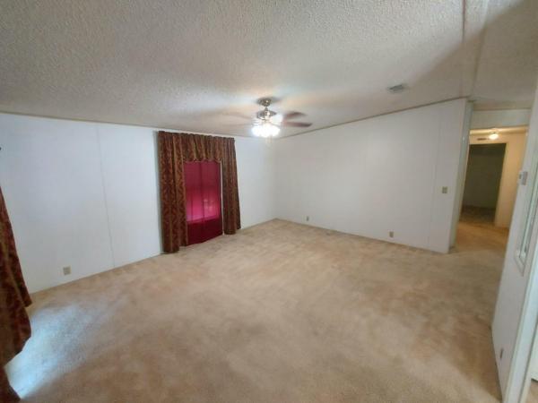 1989 Homes of Merit LW240 Manufactured Home