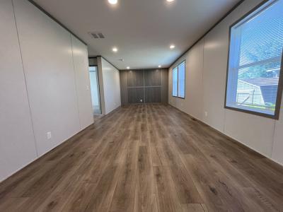 Photo 4 of 11 of home located at 4619 Braebury Ct Sterling Heights, MI 48310