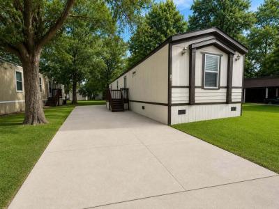 Photo 5 of 18 of home located at 115 Lillian #Ll115 Conroe, TX 77301