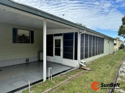 Photo 3 of 25 of home located at 2521 Lakeside Drive Leesburg, FL 34788