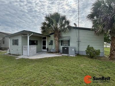 Photo 4 of 25 of home located at 2521 Lakeside Drive Leesburg, FL 34788