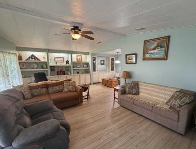 Photo 5 of 25 of home located at 2521 Lakeside Drive Leesburg, FL 34788