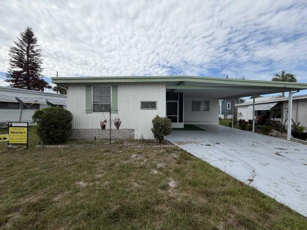 Photo 1 of 2 of home located at 2-B Holiday Place Tavares, FL 32778