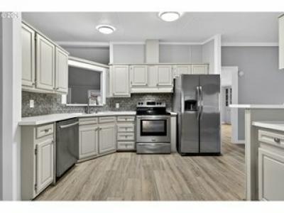 Photo 4 of 18 of home located at 1500 NE Gabriela Ct. #27 Salem, OR 97301