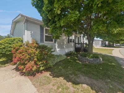 Photo 2 of 30 of home located at 2500 Mann Road, Lot 313 Clarkston, MI 48346