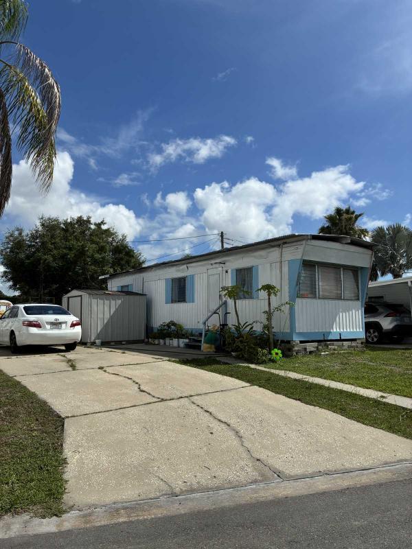 Photo 1 of 2 of home located at 4000 24th St N, Lot 1006 Saint Petersburg, FL 33714