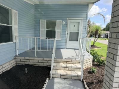 Photo 2 of 20 of home located at 131 E Hampton Dr Auburndale, FL 33823