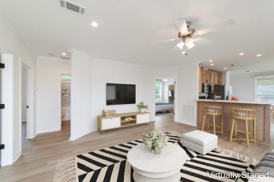 Photo 4 of 18 of home located at 522 Rahm Way Lady Lake, FL 32159