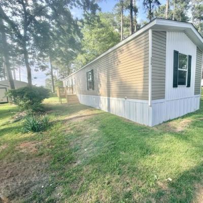 Photo 3 of 26 of home located at 116 Lucy Ln. Raeford, NC 28376