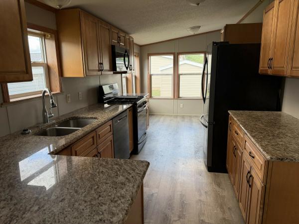 2002 Fleetwood INFL255AB09056B81 Mobile Home