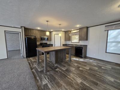 Photo 4 of 10 of home located at 916 Thomas J Drive Flint, MI 48506
