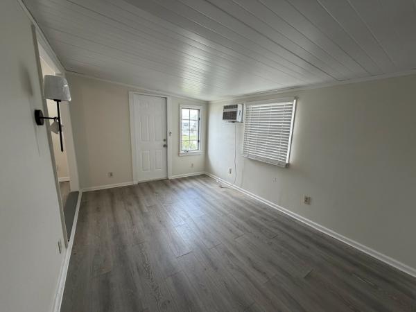 1972 SKYL Single Mobile Home