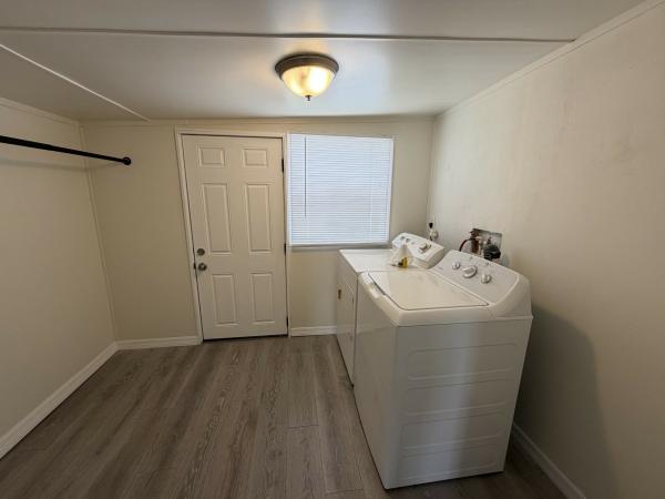 1972 SKYL Single Mobile Home