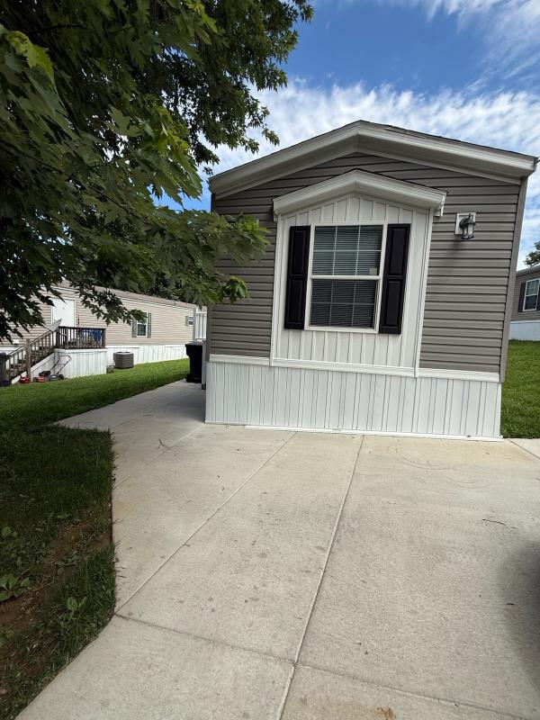 Photo 1 of 2 of home located at 138 Early Rd. Columbia, TN 38401