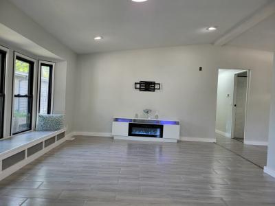 Photo 4 of 20 of home located at 213 Northshore Road Elgin, IL 60123