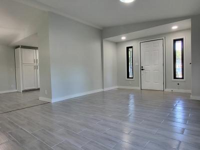 Photo 5 of 20 of home located at 213 Northshore Road Elgin, IL 60123