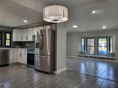 Photo 5 of 20 of home located at 213 Northshore Road Elgin, IL 60123