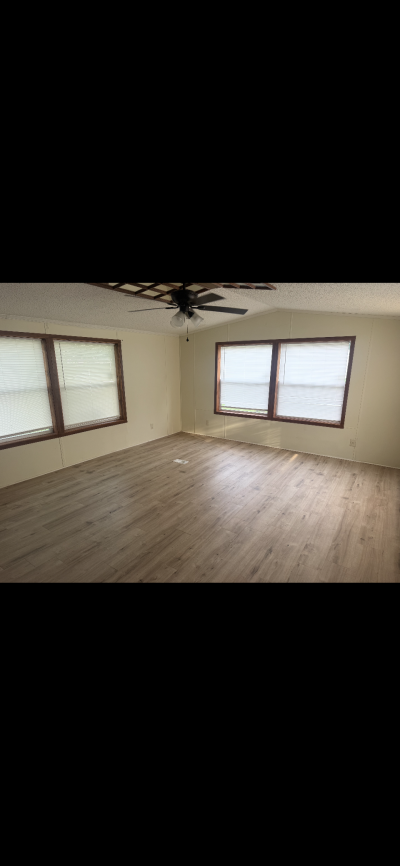 Photo 4 of 5 of home located at 1954 Cedar Avenue Huntington, IN 46750
