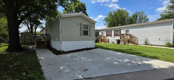 Photo 1 of 2 of home located at 1033 Cimmaron Trail Gardner, KS 66030