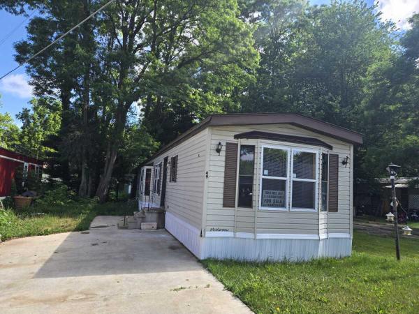 Photo 1 of 2 of home located at 63381 41st St. Lot #49 Paw Paw, MI 49079