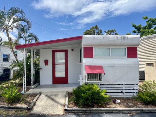 Photo 1 of 2 of home located at 11630 Hamlin Boulevard, Lot 207 Largo, FL 33774