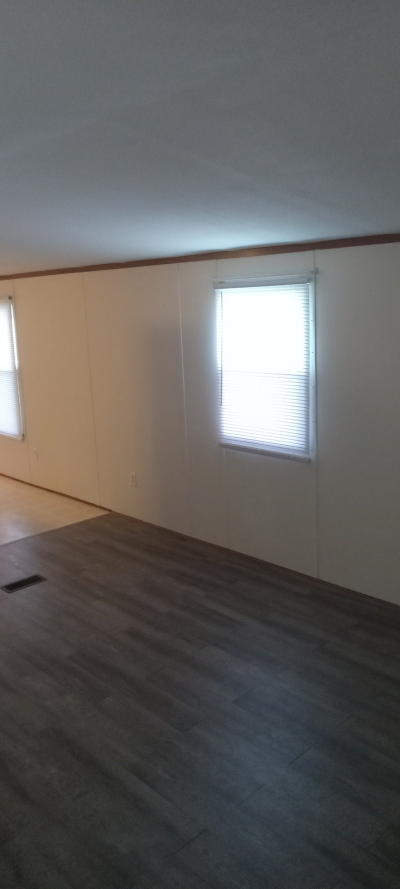 Photo 3 of 13 of home located at 1100 Thornwood Dr SW #26 Heath, OH 43056
